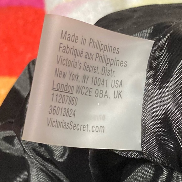 Victoria’s Secret 2022 Holiday Plaid Tote with Fleece Trim - Picture 3 of 4